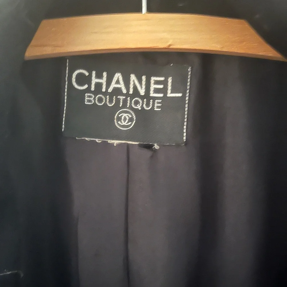Authentic vintage CHANEL Boutique blazer - Picture 2 of 7